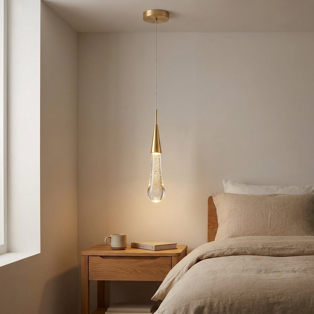 Pendente de cristal LED linear ao lado da cama