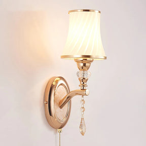 Arandela dourada clássica, Arandela com cristal decorativa, Arandela de parede luxuosa, Arandela para quarto elegante, Iluminação clássica de parede