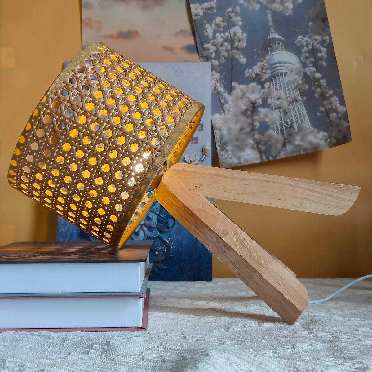 Abajur de madeira com rattan, Abajur tripé rústico moderno, Abajur decorativo artesanal, Luminária de mesa, abajur 