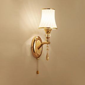 Arandela dourada clássica, Arandela com cristal decorativa, Arandela de parede luxuosa, Arandela para quarto elegante, Iluminação clássica de parede